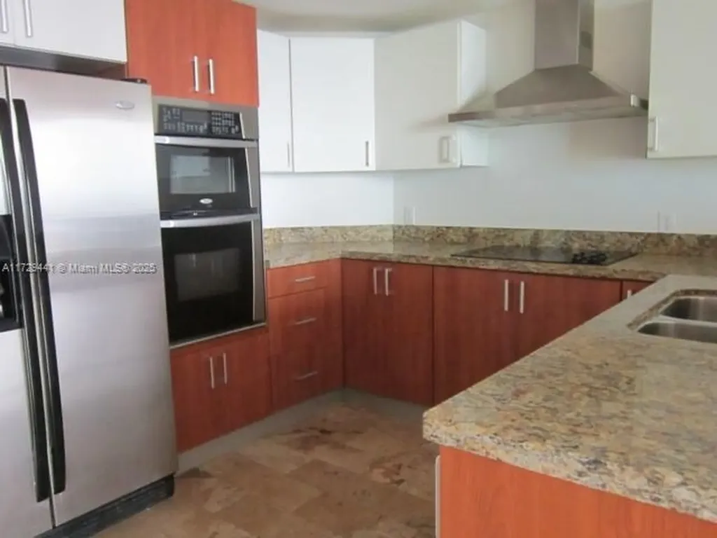 170 SE 14th Street Miami FL 33131