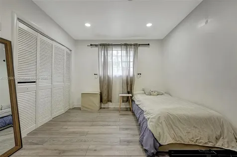 18600 NE 7th Court North Miami Beach FL 33179