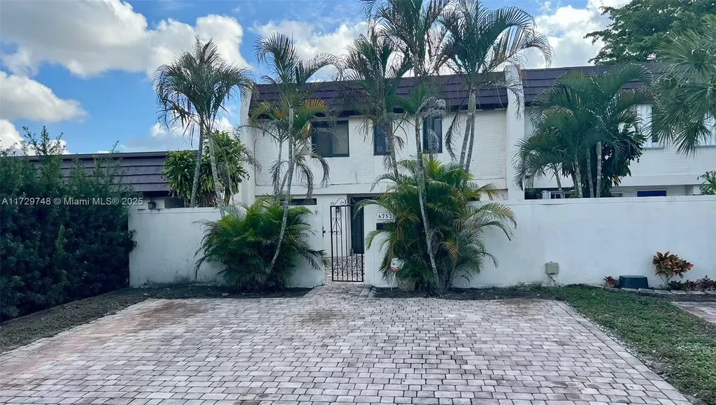 6752 Crooked Palm Terrace Miami Lakes FL 33014