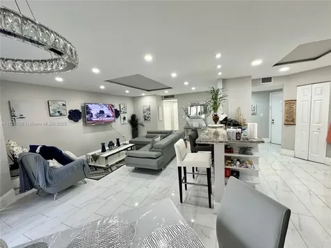 6655 W Broward Boulevard Plantation FL 33317