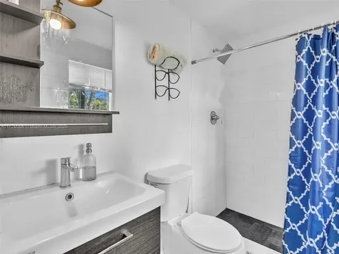 3621-3641 NE 11th Avenue Oakland Park FL 33334