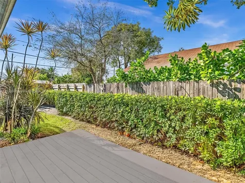 3621-3641 NE 11th Avenue Oakland Park FL 33334