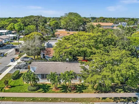 3621-3641 NE 11th Avenue Oakland Park FL 33334