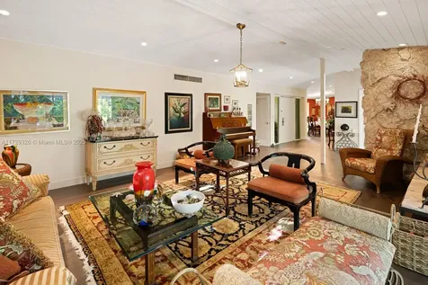 669 S Mashta Drive Key Biscayne FL 33149