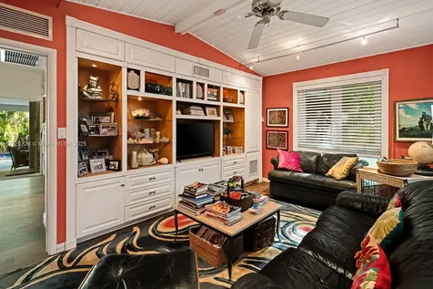 669 S Mashta Drive Key Biscayne FL 33149
