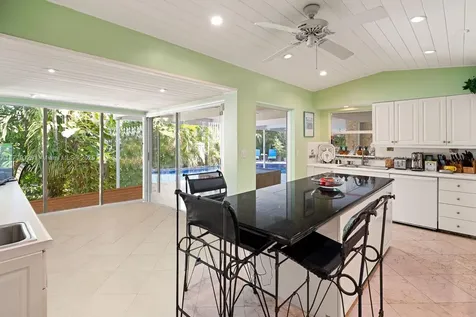 669 S Mashta Drive Key Biscayne FL 33149