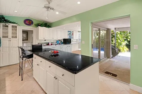 669 S Mashta Drive Key Biscayne FL 33149
