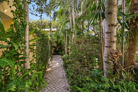 669 S Mashta Drive Key Biscayne FL 33149