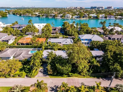 669 S Mashta Drive Key Biscayne FL 33149