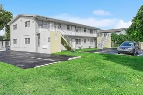 6101 Garfield Street Hollywood FL 33024