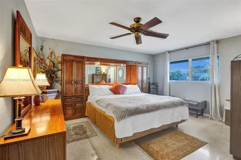 319 N Crescent Drive Hollywood FL 33021