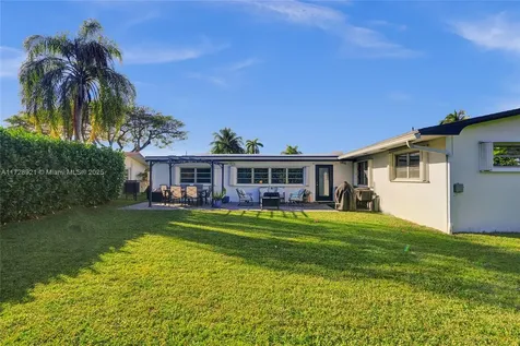 319 N Crescent Drive Hollywood FL 33021