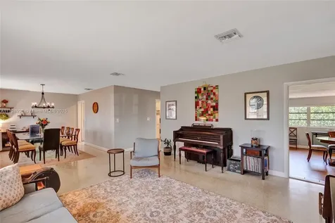 319 N Crescent Drive Hollywood FL 33021