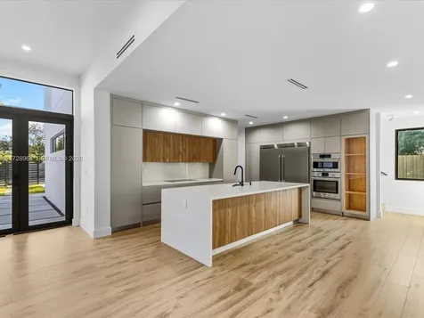 2285 SW 17th Terrace Miami FL 33145