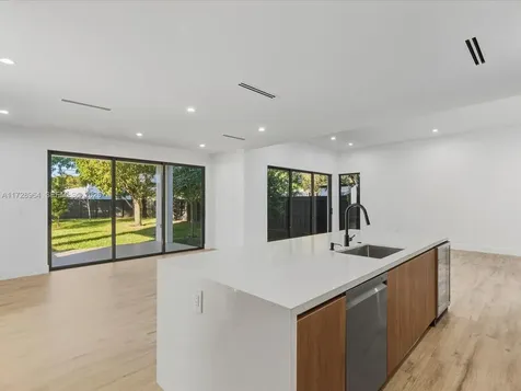 2285 SW 17th Terrace Miami FL 33145