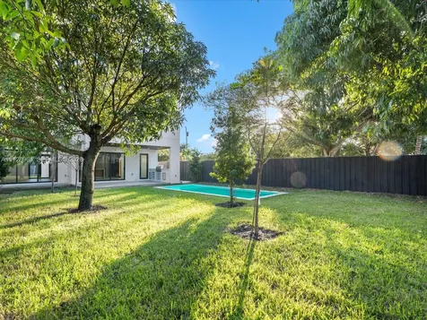 2285 SW 17th Terrace Miami FL 33145