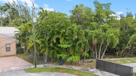 2440 NE 195th Street Miami FL 33180