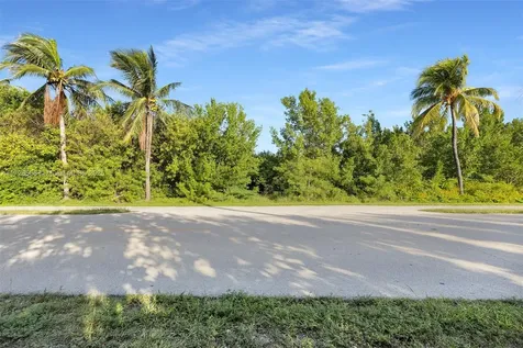 300 Coco Plum Marathon FL 33050