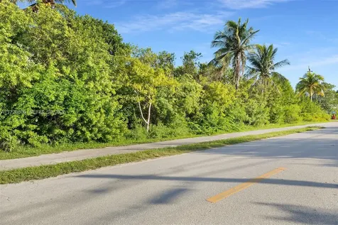 300 Coco Plum Marathon FL 33050