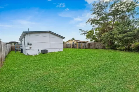 1448 W 32nd Street Riviera Beach FL 33404