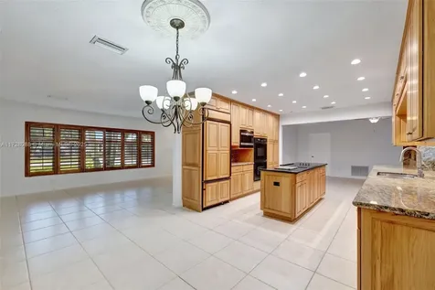7201 NW 9th Street Plantation FL 33317