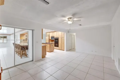 7201 NW 9th Street Plantation FL 33317