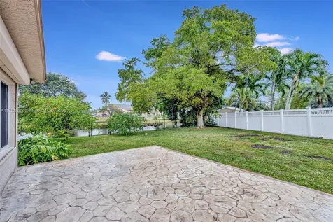 7201 NW 9th Street Plantation FL 33317