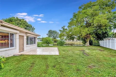 7201 NW 9th Street Plantation FL 33317