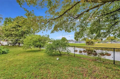7201 NW 9th Street Plantation FL 33317