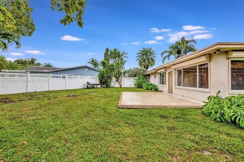 7201 NW 9th Street Plantation FL 33317