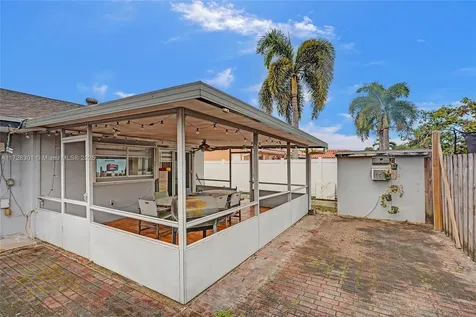 19942 NW 62nd Court Hialeah FL 33015