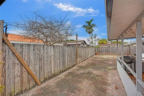 19942 NW 62nd Court Hialeah FL 33015
