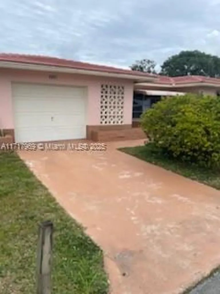 4907 NW 55th Court Tamarac FL 33319