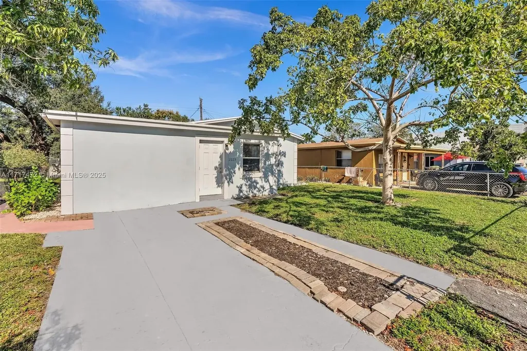 2223 NW 9th Court Fort Lauderdale FL 33311