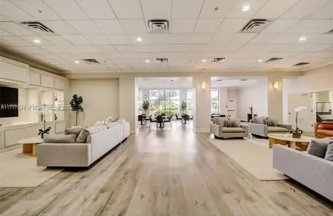 5600 Collins Avenue Miami Beach FL 33140