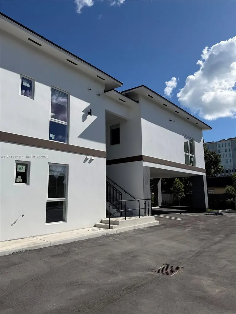 210 SE 10th Street Hallandale Beach FL 33009