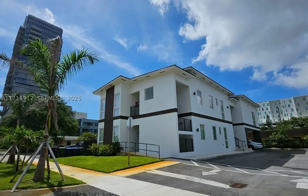 210 SE 10th Street Hallandale Beach FL 33009