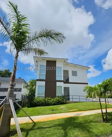 210 SE 10th Street Hallandale Beach FL 33009
