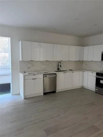 210 SE 10th Street Hallandale Beach FL 33009