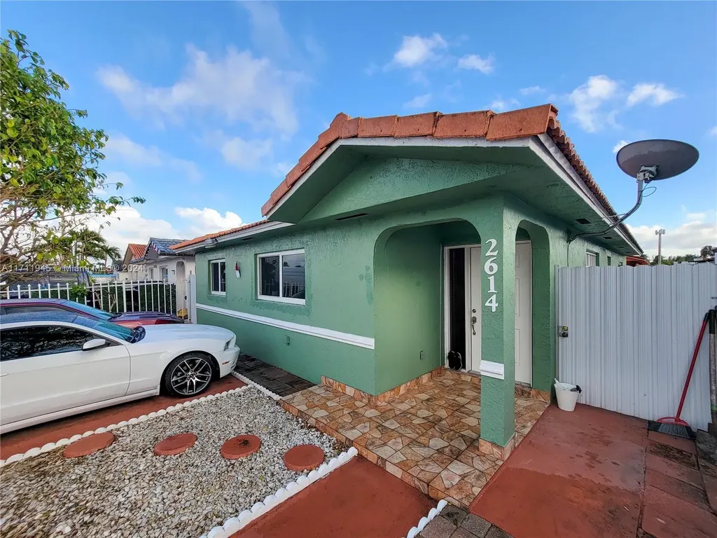 2614 W 71st Place Hialeah FL 33016
