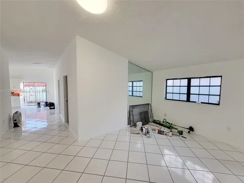 2614 W 71st Place Hialeah FL 33016