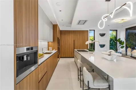7635 SW 72nd Avenue Miami FL 33143