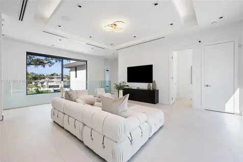 7635 SW 72nd Avenue Miami FL 33143