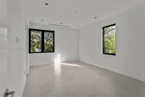 7635 SW 72nd Avenue Miami FL 33143