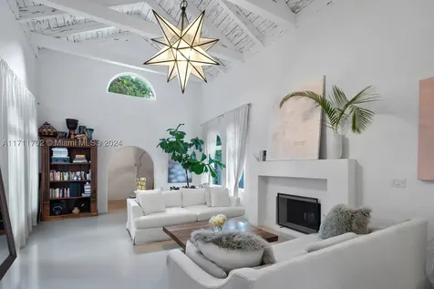 2974 Old Alton Road Miami Beach FL 33140