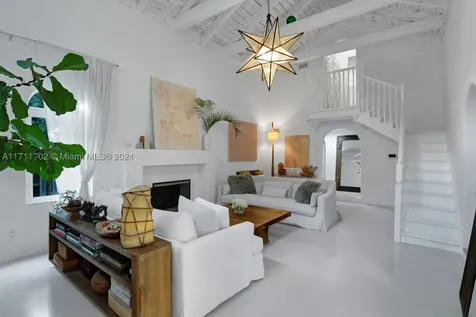 2974 Old Alton Road Miami Beach FL 33140
