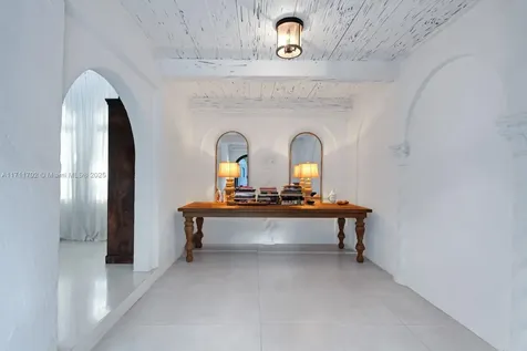 2974 Old Alton Road Miami Beach FL 33140