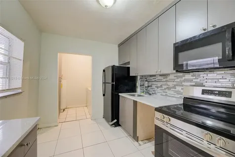 5632 SW 20th Street West Park FL 33023