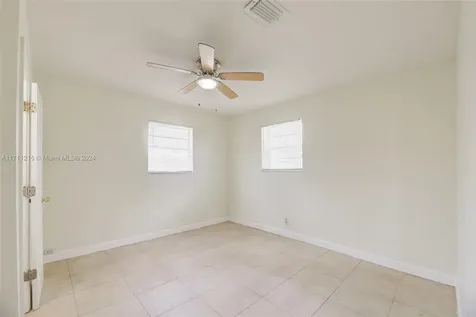 5632 SW 20th Street West Park FL 33023