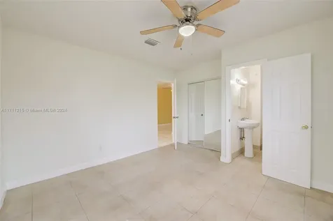 5632 SW 20th Street West Park FL 33023